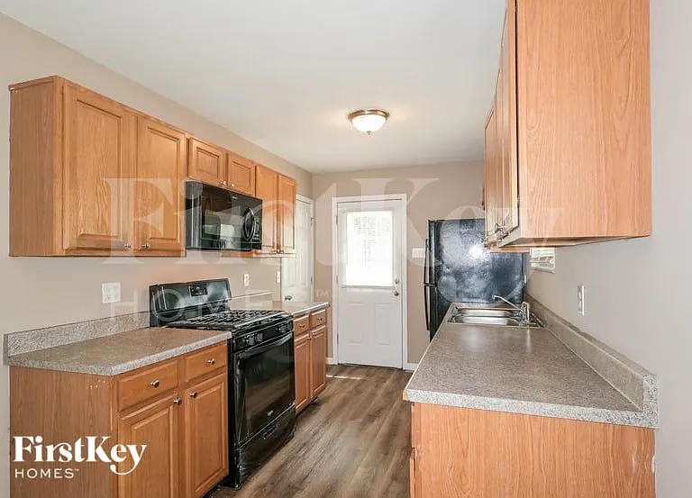 42 Mercury Dr — Photo 6