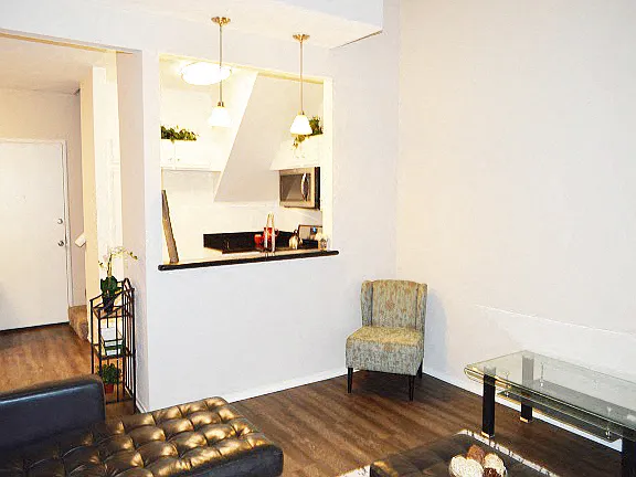 Parc Pointe Apartments — Photo 11