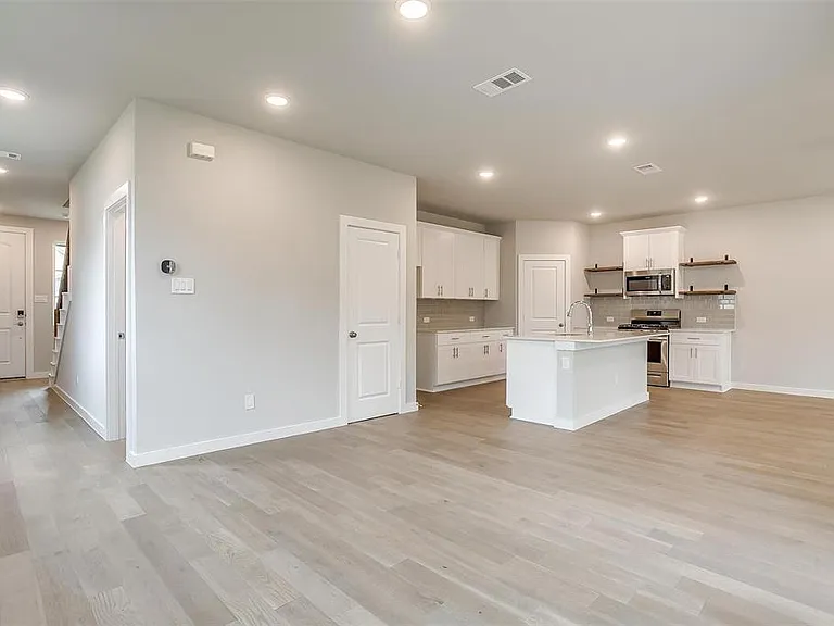 4525 Hogans Alley Dr — Photo 7