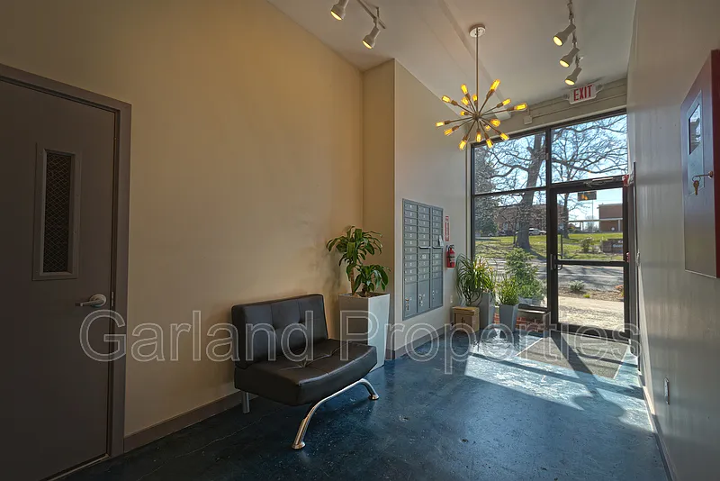 Studio, 1.0 bath, 475 sqft, $970 — Photo 3