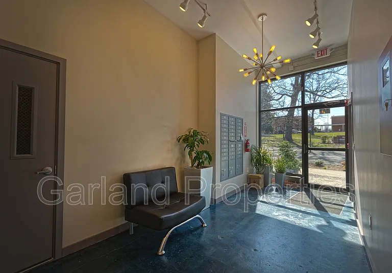 631 Campbell Ave SW #211 — Photo 3