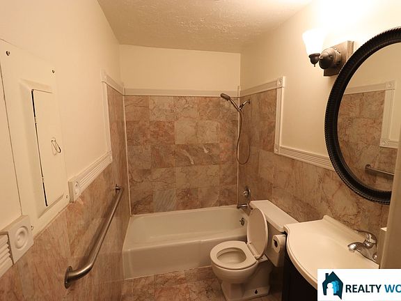 5th image of 2418 D St #4