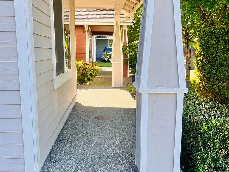 7181 Radius Loop SE — Photo 2