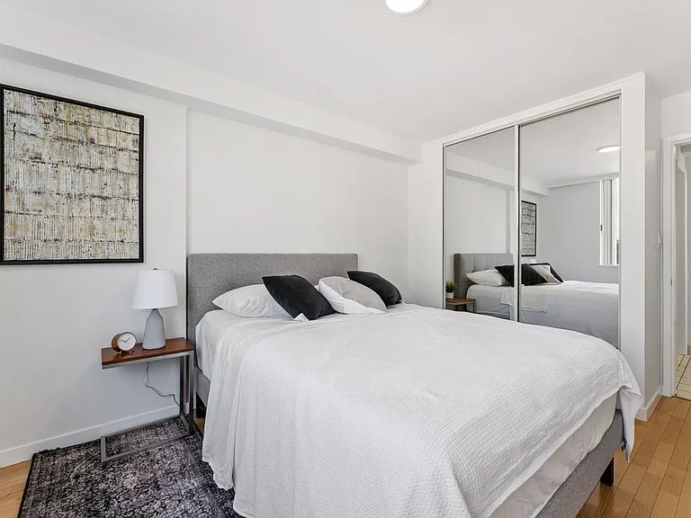 1251 Jervis St — Photo 38