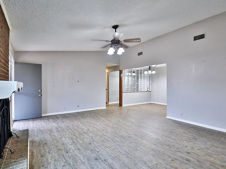 1734 Bob White Ct — Photo 2