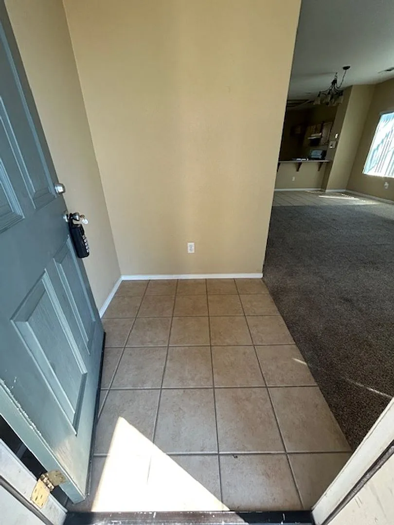 Beautiful Home Located NW Visalia, Quick Freeway Access — Photo 3