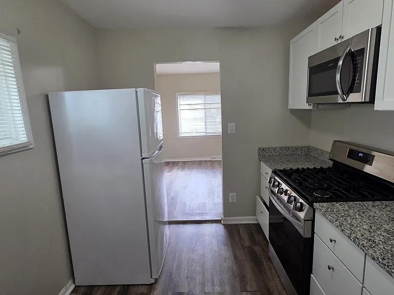 11289 Chalmers Ave — Photo 14