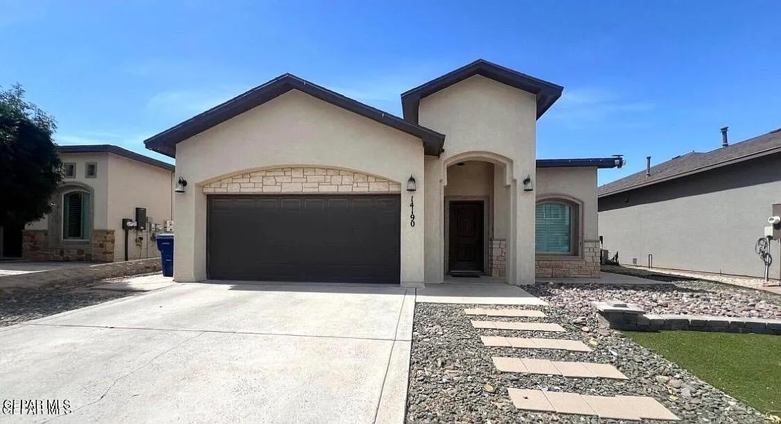 3 bed, 2.0 bath, 1693 sqft, $2,100 — Photo 2