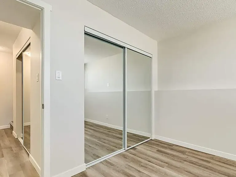 5327 A 38th Ave — Photo 1