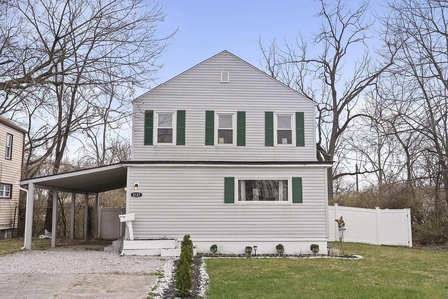 2127 Leonard Ave photo 1