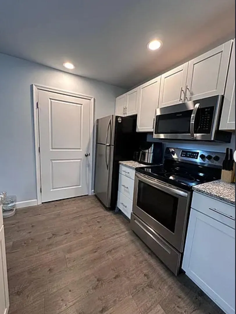 310 Amosland Road — Photo 2