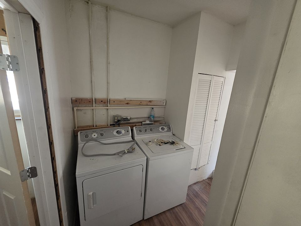 Included laundry units.