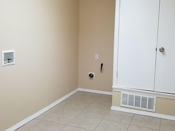 5th image of 663 Mauer Dr