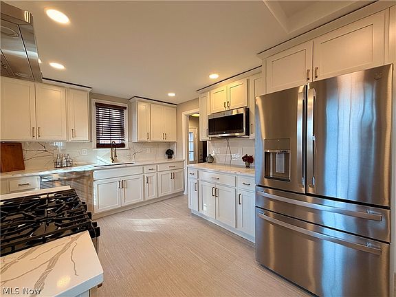 3rd image of 2348 Edgerton Rd