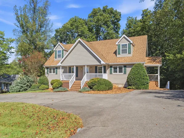 310 Indian Pointe Dr, Hardy, VA 24101