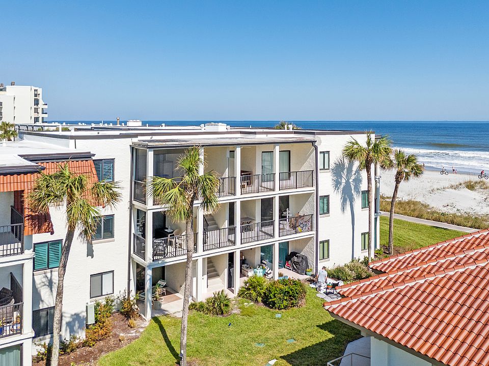 Sunny 1-bedroom condo with direct ocean view