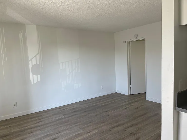 731 Ridgeway Ln #4 — Photo 4