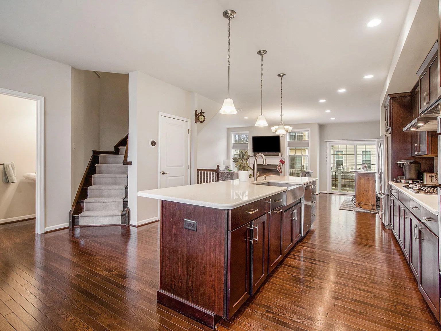 3 bed, 2.5 bath, 1950 sqft, $3,400 — Photo 4
