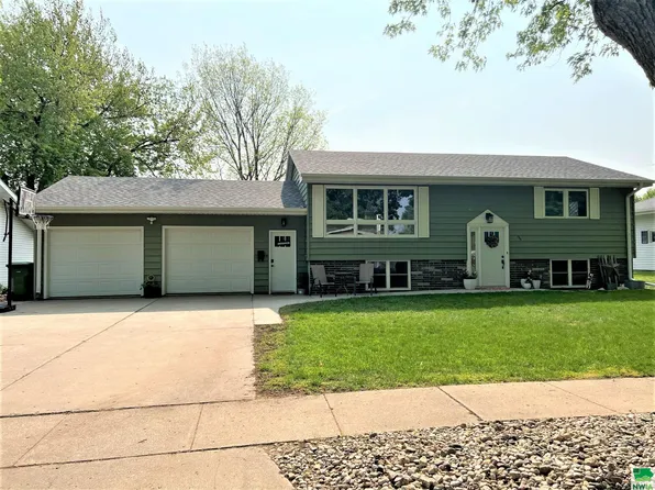908 S Greene St, Rock Rapids, IA 51246