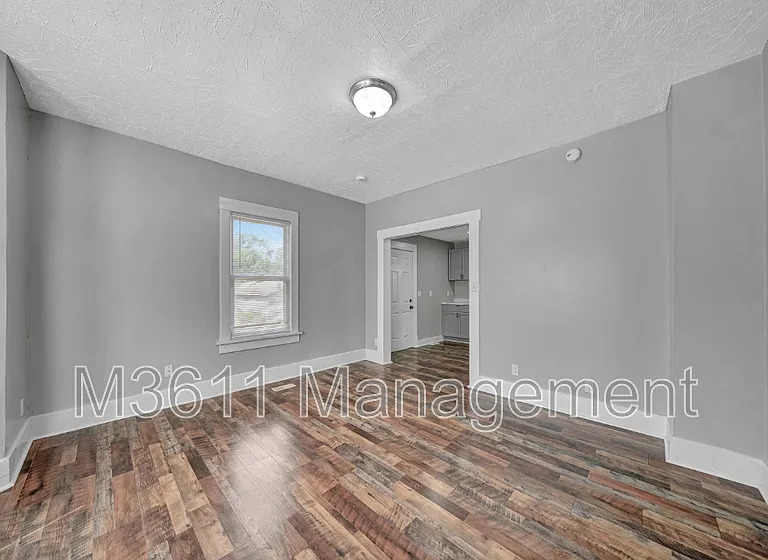 2503 S 8th St — Photo 8