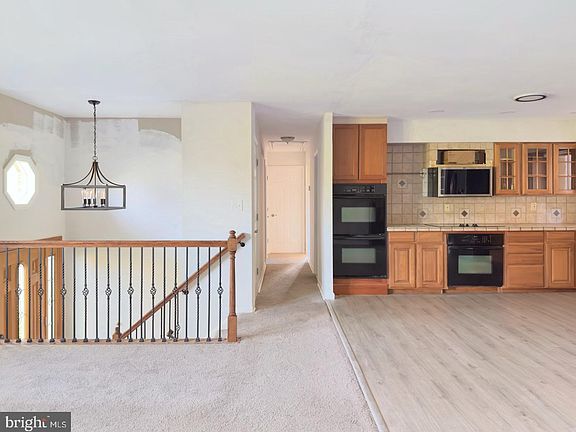 3rd image of 2708 Hunting Ridge Ct