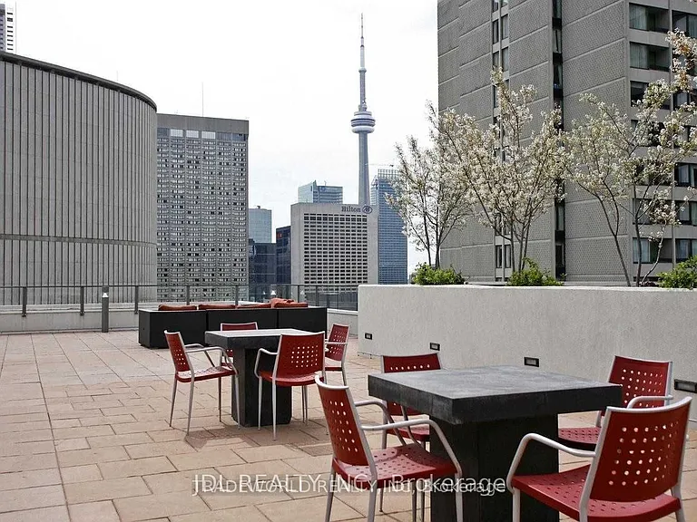111 Elizabeth St #1037 — Photo 29