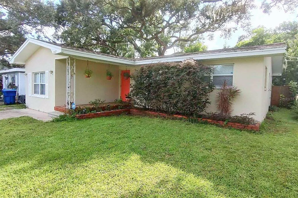 3 bed, 1.0 bath, 1462 sqft, $2,300 — Photo 1