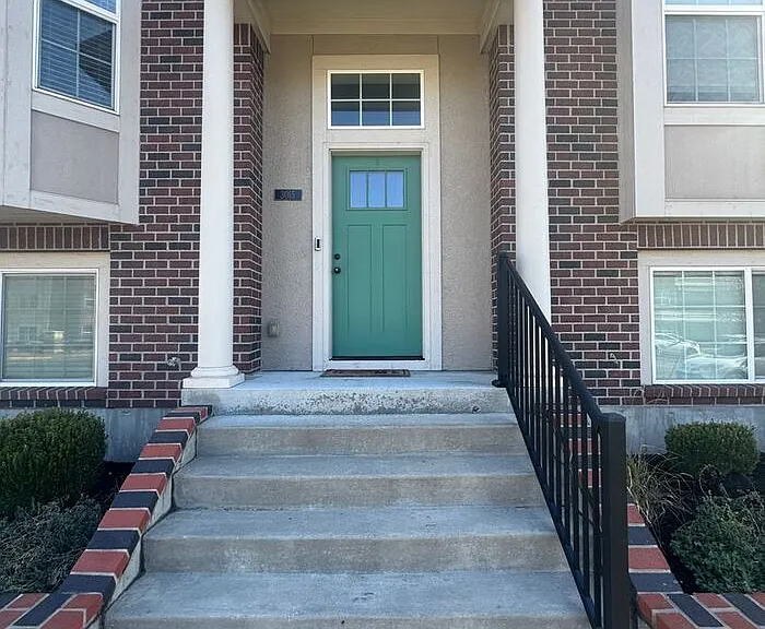 3015 Swift St — Photo 2