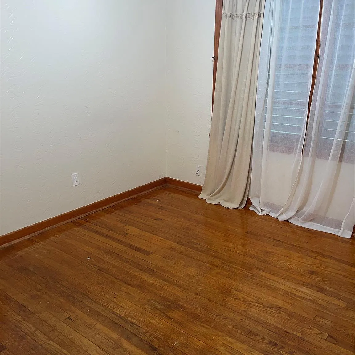 3 bed, 1.0 bath, 1302 sqft, $1,500 — Photo 4