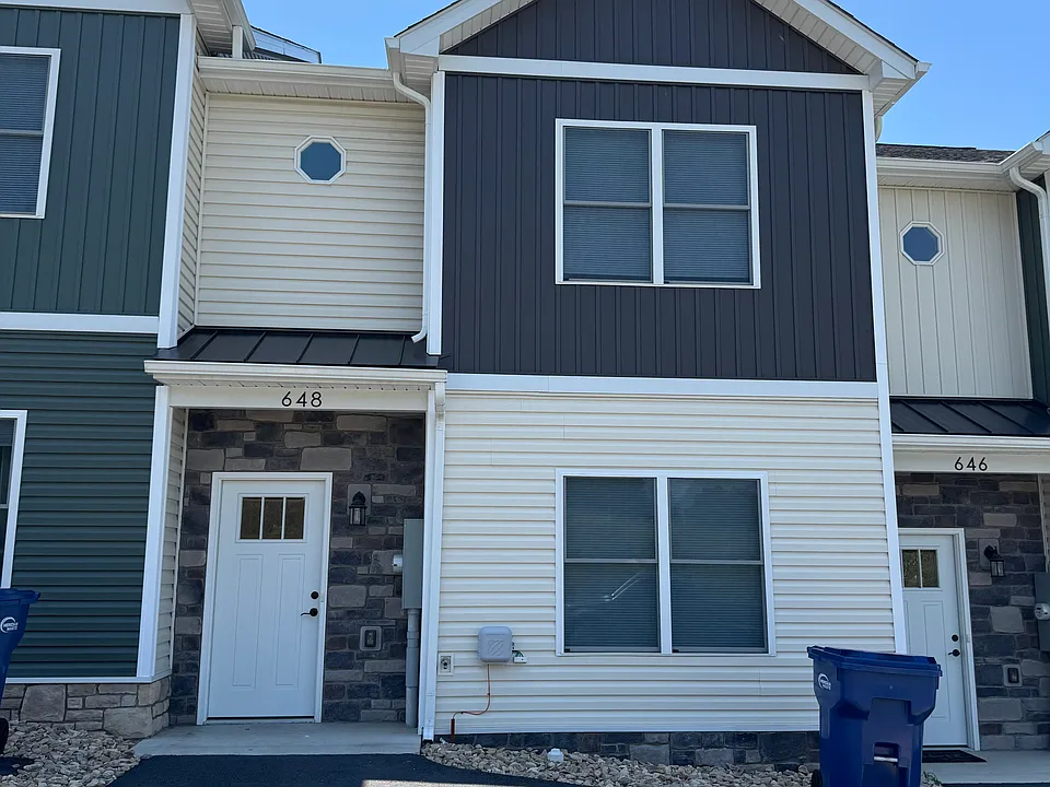 648 Zephyr Dr