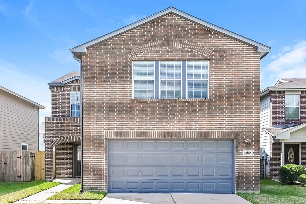 5 bed, 2.5 bath, 2390 sqft, $2,130 — Photo 1