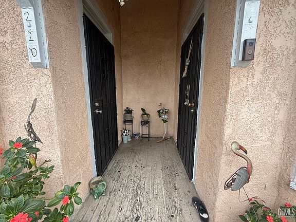 3rd image of 218 E 51st St