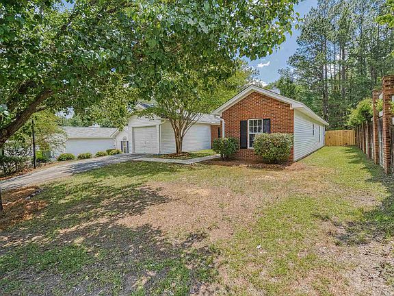 3rd image of 19 Twin Oaks Cir