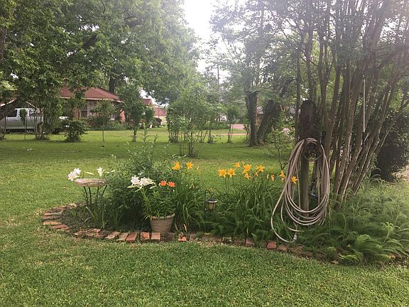 side yard, lot to trees