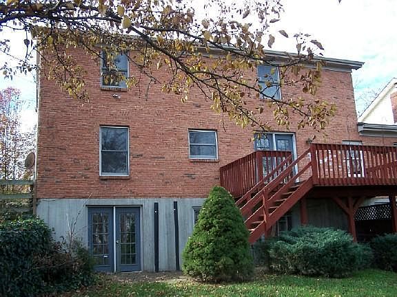 3rd image of 701 Oakridge Dr