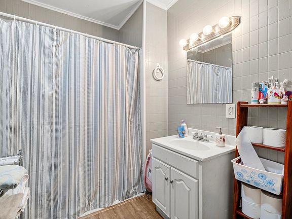 4th image of 27 Henry St