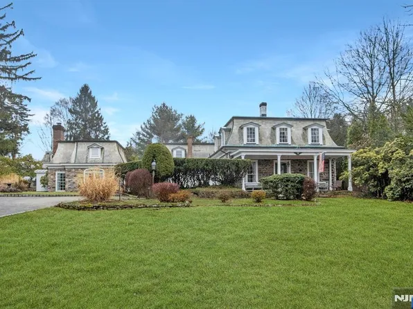 136 Chestnut Ridge Rd, Saddle River, NJ 07458