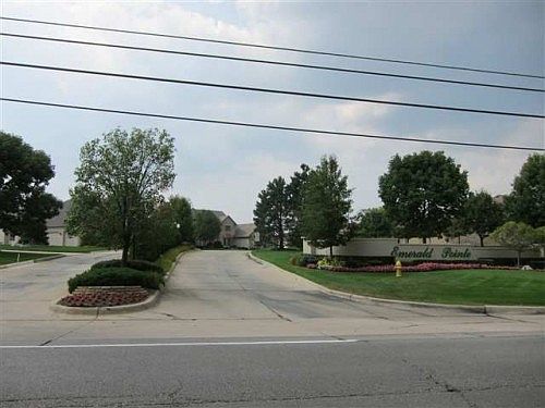 2nd image of 40435 Emerald Ln