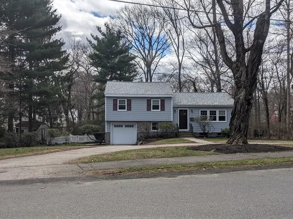 8 Mayfair St, Norwood, MA 02062