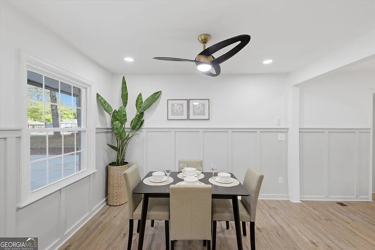 4 bed, 2.5 bath, 1850 sqft, $2,100 — Photo 3