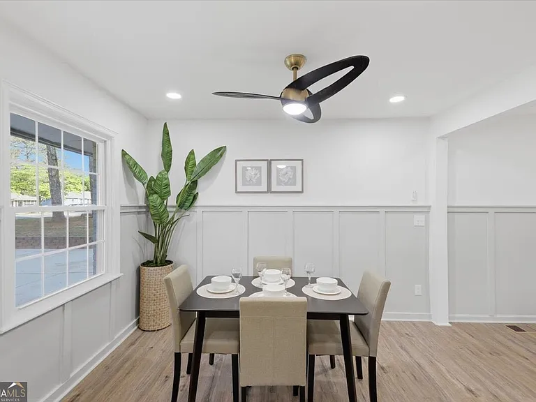 2082 Rosewood Rd — Photo 4