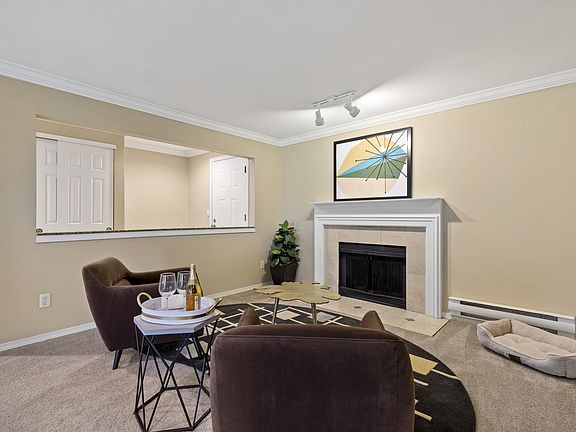 Yarrowood Highlands living room with fireplace