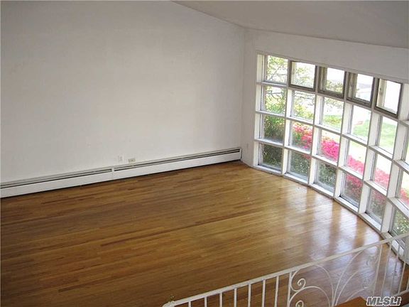 5th image of 30 Maxwell Dr