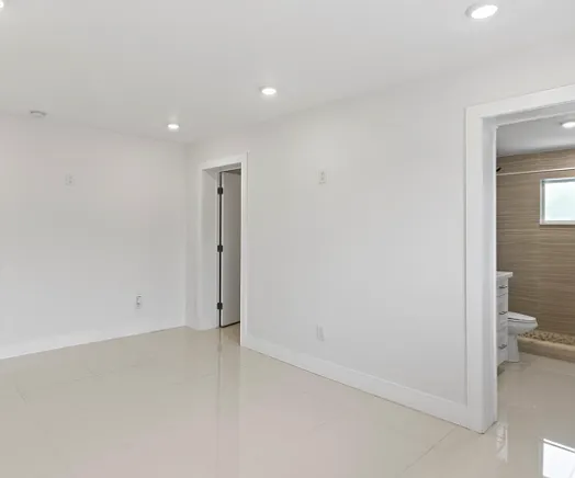 10501 SW 53rd St — Photo 3