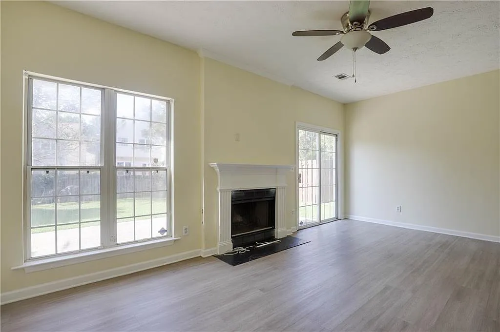 3 bed, 2.5 bath, 1706 sqft, $1,900 — Photo 4