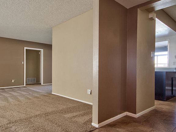 5th image of 1046 E Westchester Dr
