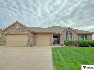 19807 Douglas Cir, Elkhorn, NE 68022