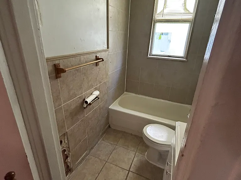 4025 Beachwood Ave — Photo 5