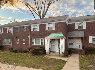 4 Manor Dr, Red Bank, NJ 07701