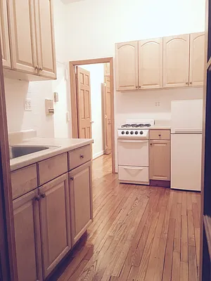 Rented by Warren T Real Estate Corp. | media 41